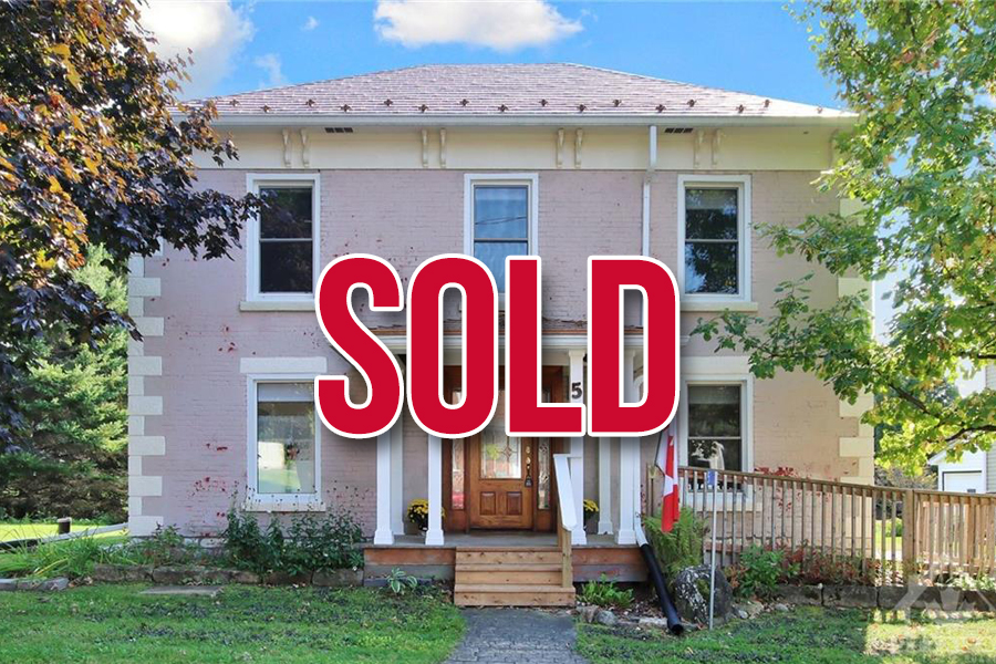 5 Carleton ST., Newboro, ON